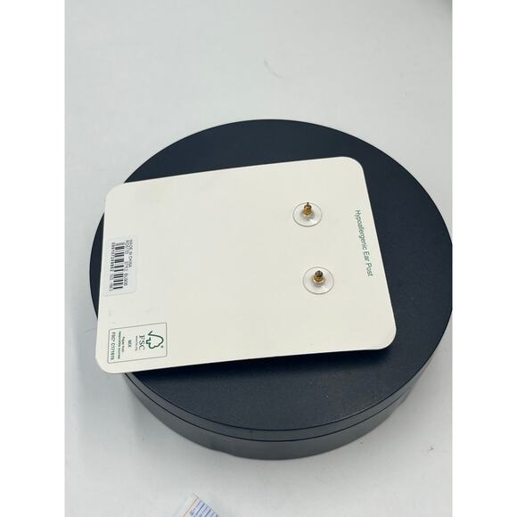 J. Crew Red Faceted Crystal Stone Gold Stud Jewel box Earrings
NWT NEW - Picture 7 of 9